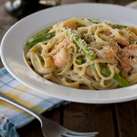 Shrimp Pasta in White Sauce