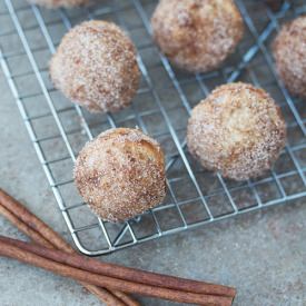 Baked Apple Doughnut Holes