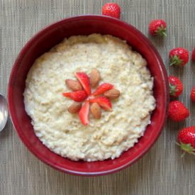 Slow Cooker Almond Oatmeal