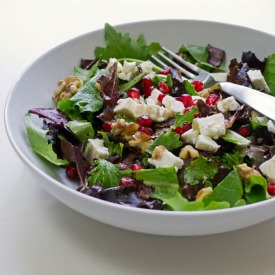 Salad /w Pomegranate, Feta & Walnut