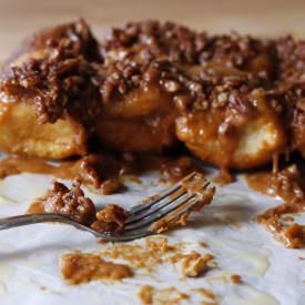 Easy Overnight Caramel Pecan Rolls
