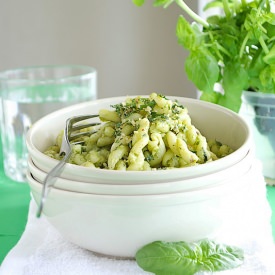 Fresh Basil Pinenut Pesto Pasta