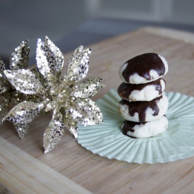 Peppermint Patty Protein Bites
