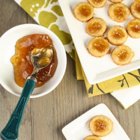 Cheesy Fig Shortbread Crackers