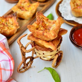 Cheesy Green Apple Corn Cuplettes