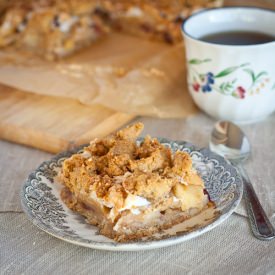 Apple pie with hazelnut crust
