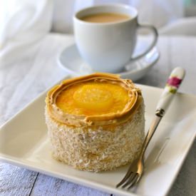 Sponge Cake Kumquat Jam Topping