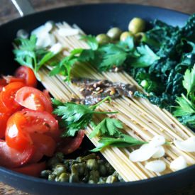One-Pan Pasta with Tomato and Olive