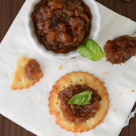 Pear and raisin Chutney