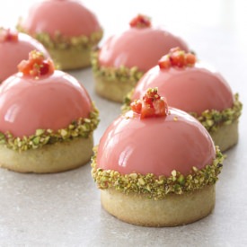 Pistachio and Strawberry Tartlette