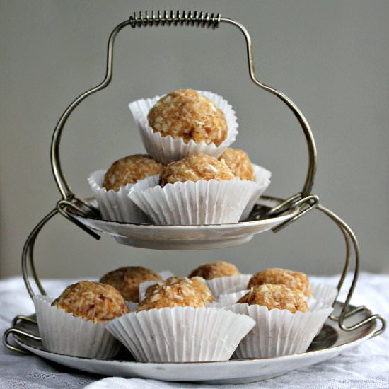 Snowball Macaroons