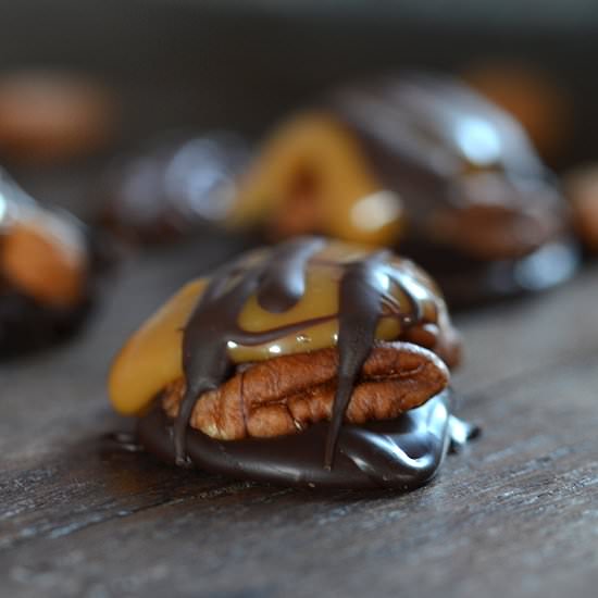 Bites with Caramel and Pecans