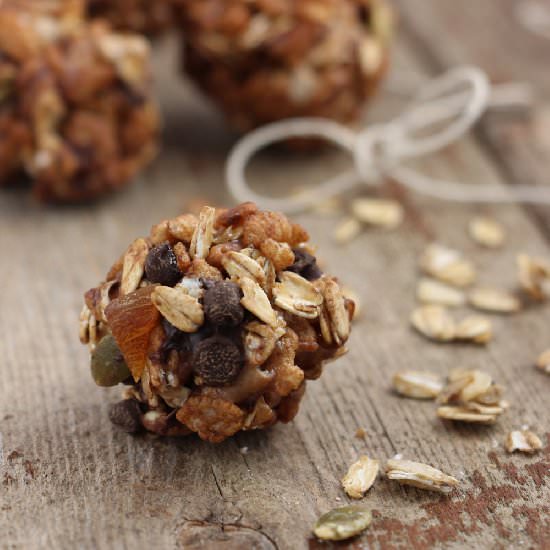 No-Bake Peanut Butter Granola Bites