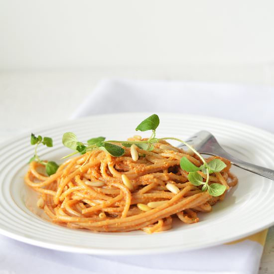 Pesto with dried tomatoes