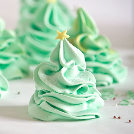 Christmas Tree Meringues