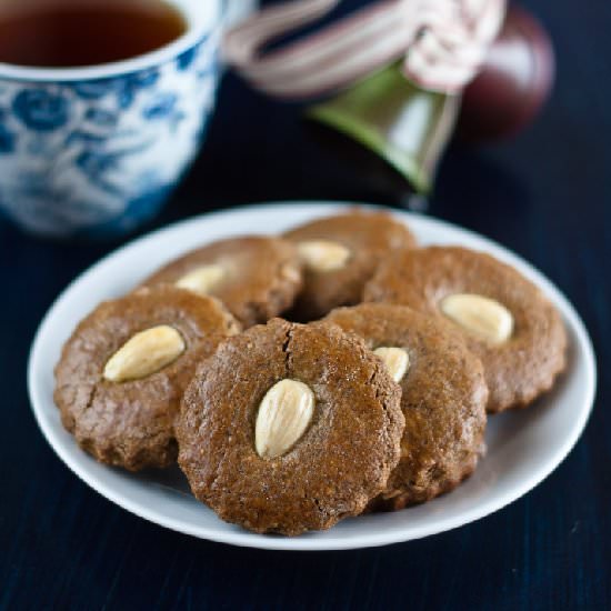 Almond gingerbread cookies