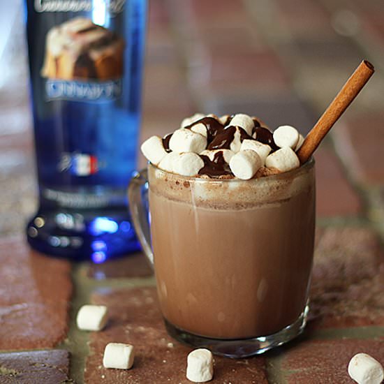 Cinnamon Roll Hot Chocolate Toddy