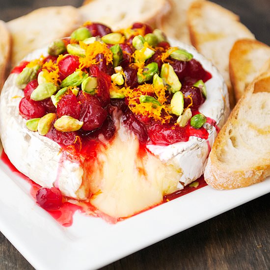 Baked Brie w Cranberry & Pistachios
