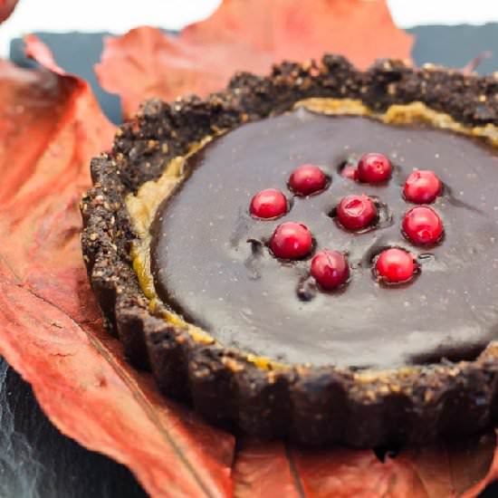 Raw Gingerbread Pie with Caramel