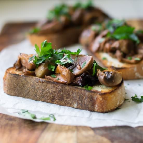 Roasted Mushroom Crostini