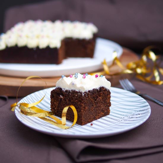 Sticky maple gingerbread cake