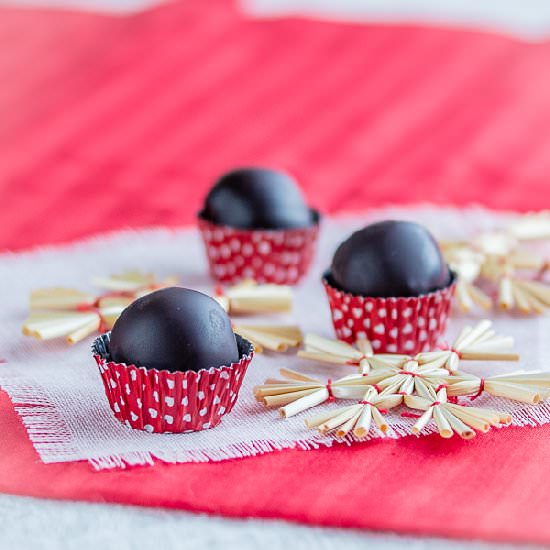 Low-Carb Chocolate Rum Balls