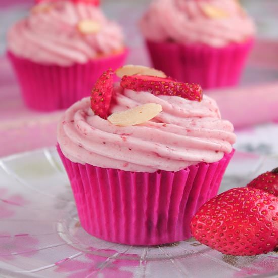 Almond and Strawberry Cupcakes