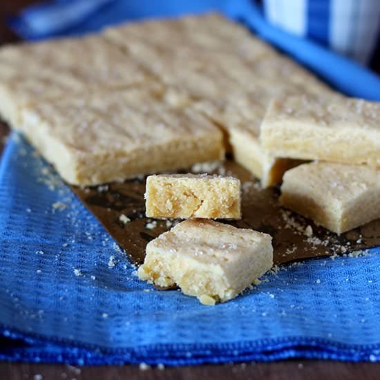 Melt ‘n’ Mix Custard Shortbread