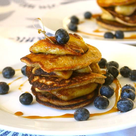 Oat Pancakes & Caramelised Bananas