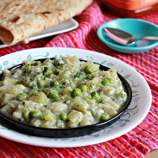 Bottle Gourd And Peas Curry