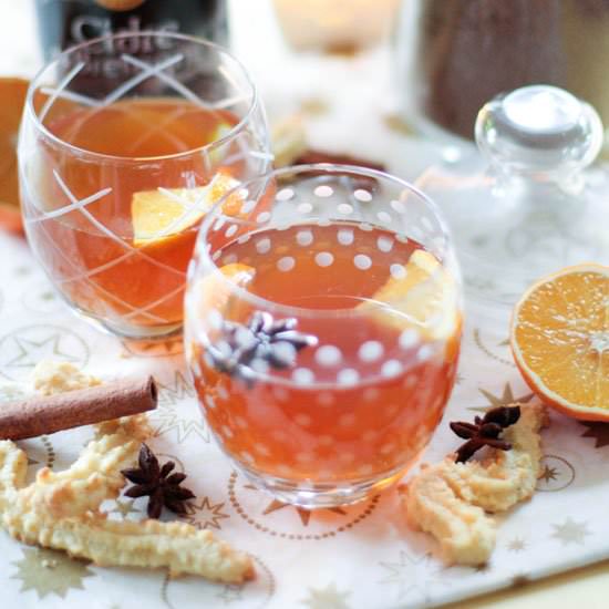 Warm Cider with Spices and Orange