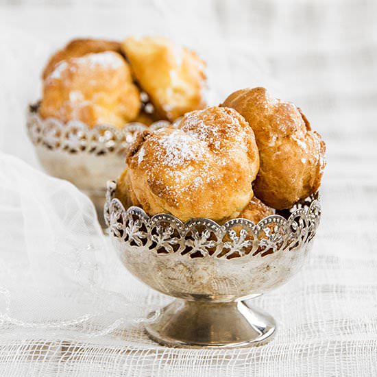Profiteroles with Coconut