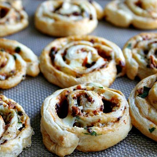 Buffalo Bacon-Bluecheese Pinwheels
