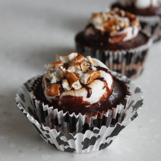 Chocolate s’mores & pretzel cupcake