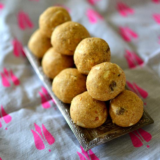 Besan Rava Laddoo