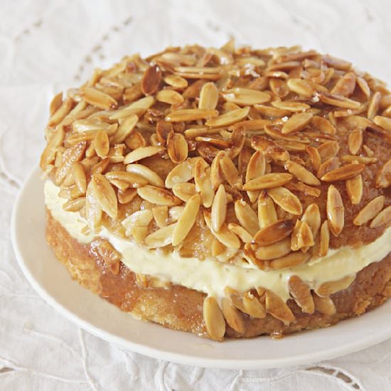 Bienenstich (German Bee-sting Cake)