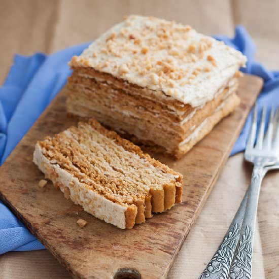 Honey and Peanut Cake