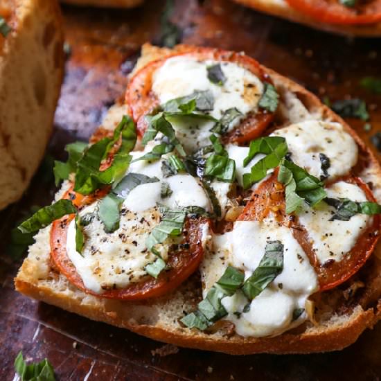 Garlic Bread Margherita Pizza