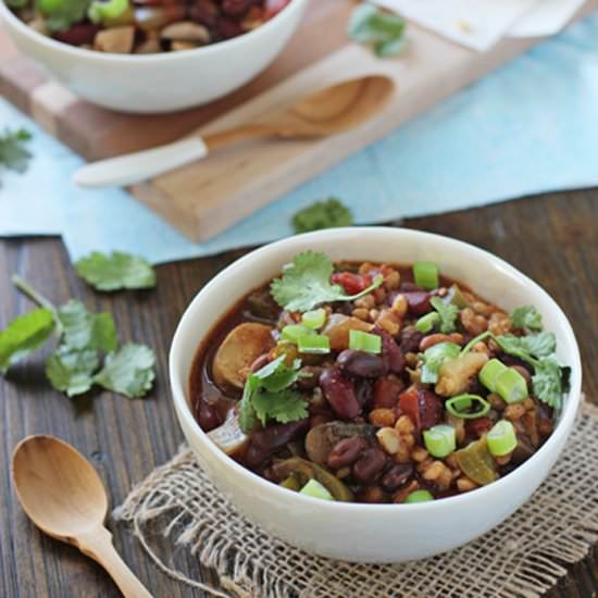 Crockpot vegetarian chili w/farro