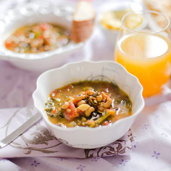 Black-Eyed Peas and Kale Soup