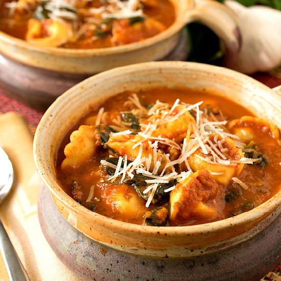 Slow Cooker Tomato Tortellini Soup