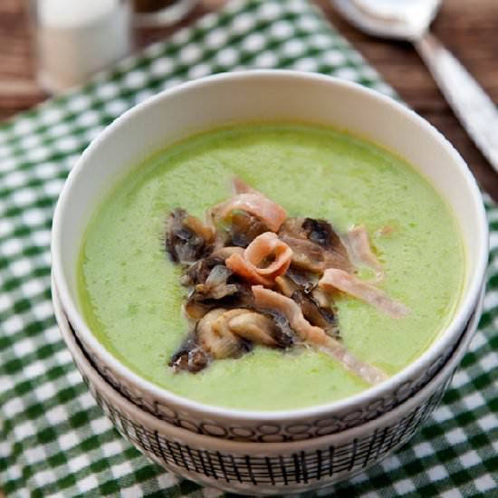 Pea Cream Soup with Mushrooms