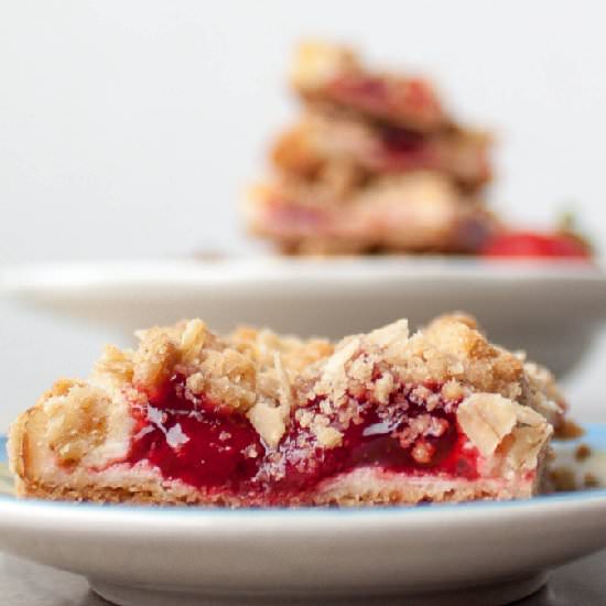 Strawberry Cheesecake Crumble Bars