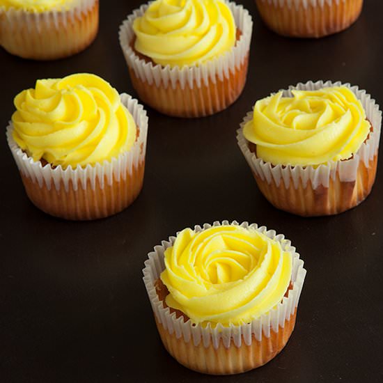 Piping Buttercream Roses and Swirls