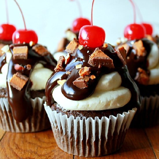 Butterfinger Cup Sundae Cupcakes