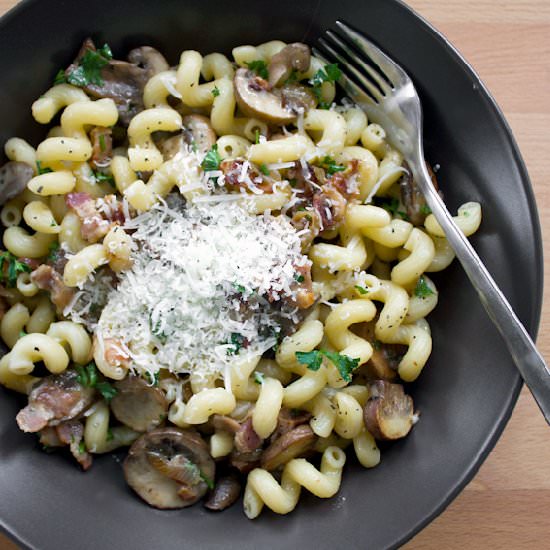 Pasta with mushrooms and bacon