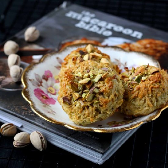 Pistachio macaroons