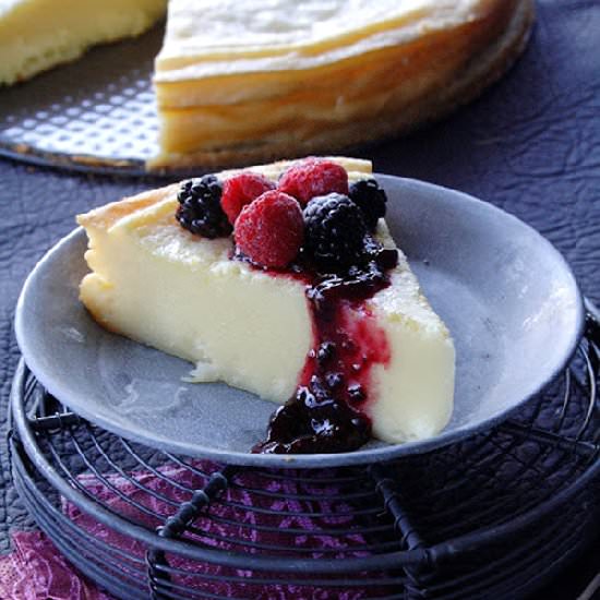 Cheesecake with raspberry jam