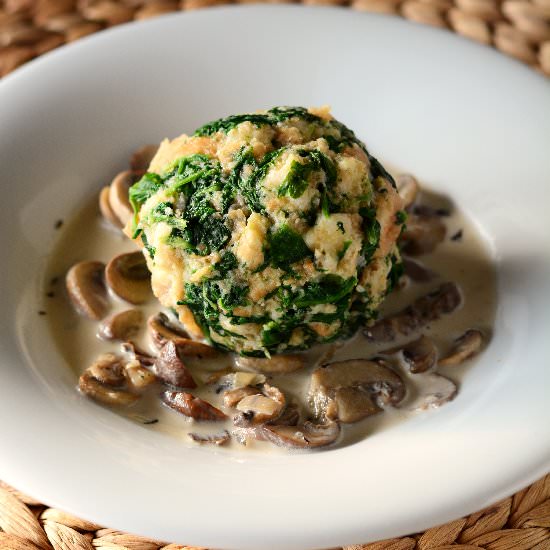 Spinach-bread dumpling