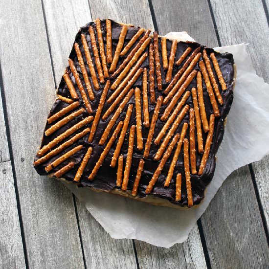 Peanut Butter & Pretzel Cake Bars